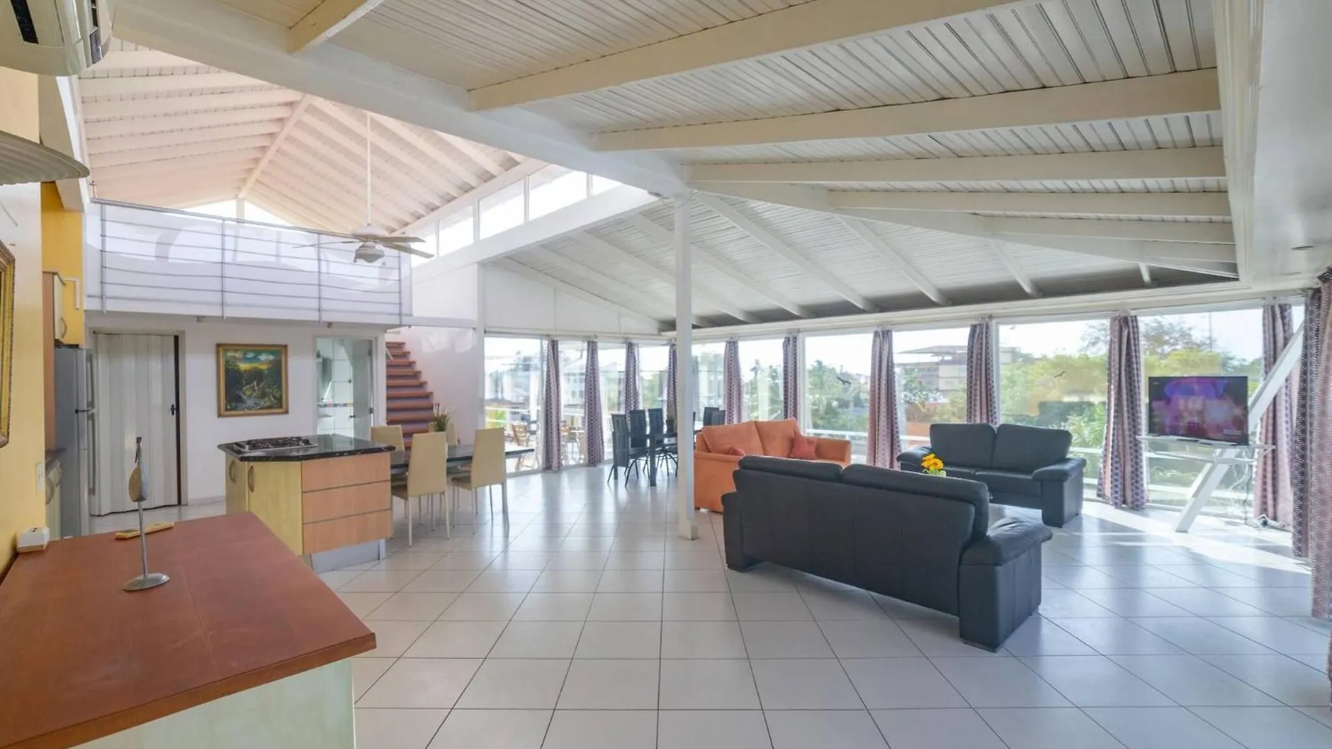 Plaza Achim Penthouse, 300M From Beach contacts